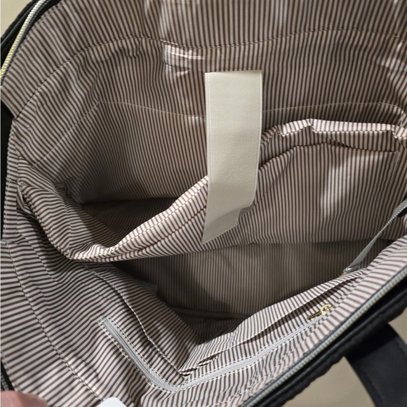 NWT LOVEVOOK Black Quilted Tote Bag with Wristlet - Picture 7 of 9